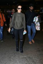 Malaika Arora Spotted At Airport on 16th Dec 2017 (5)_5a352118a987c.JPG
