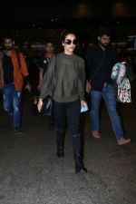 Malaika Arora Spotted At Airport on 16th Dec 2017 (6)_5a3521194a900.JPG