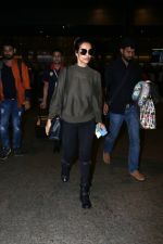 Malaika Arora Spotted At Airport on 16th Dec 2017 (7)_5a352119e24f1.JPG