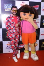 Ranveer Singh at Orange Carpet Of Nickelodeon Kids Choice Awards 2017 on 15th Dc 2017 (10)_5a3523e21426d.JPG