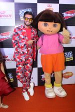 Ranveer Singh at Orange Carpet Of Nickelodeon Kids Choice Awards 2017 on 15th Dc 2017 (12)_5a3523ec045f5.JPG