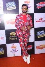 Ranveer Singh at Orange Carpet Of Nickelodeon Kids Choice Awards 2017 on 15th Dc 2017 (19)_5a352415d8e8c.JPG