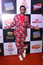 Ranveer Singh at Orange Carpet Of Nickelodeon Kids Choice Awards 2017 on 15th Dc 2017 (22)_5a352417e30a6.JPG
