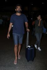 Zaheer Khan Spotted At Airport on 16th Dec 2017 (11)_5a35212cb25a9.JPG