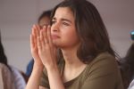 Alia Bhatt At Narsee Monjee Educational Trust Sports Meet For Special Children on 18th Dec 2017 (34)_5a38be50e4042.JPG