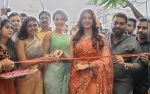 Catherine Tresa, Mehareen, Shalini Pandey launch KLM Fashion Mall at Vizag on 25th Dec 2017 (76)_5a41e17bdda0f.jpg