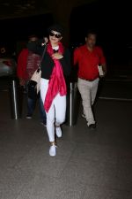 Jacqueline Fernandez Spotted At Airport on 25th Dec 2017(22)_5a41f33896ffd.JPG