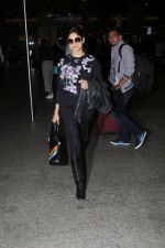 Shamita Shetty Spotted At Airport on 29th Dec 2017 (22)_5a45c0625d756.JPG