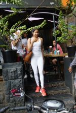 Janhvi Kapoor Spotted at Kitchen Garden,Bandra on 29th Dec 2017(19)_5a471985e6a71.JPG