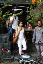 Janhvi Kapoor Spotted at Kitchen Garden,Bandra on 29th Dec 2017(21)_5a47199aa443d.JPG