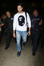  Sidharth Malhotra Spotted At Airport on 2nd Jan 2018 (8)_5a4c7a8b70f0e.JPG
