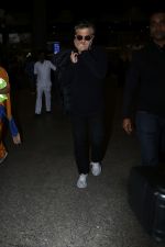 Anil Kapoor Spotted At Airport on 2nd Jan 2018 (1)_5a4c7a9b968e3.JPG