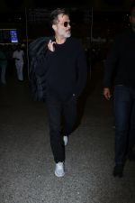 Anil Kapoor Spotted At Airport on 2nd Jan 2018 (11)_5a4c7aa525ef6.JPG