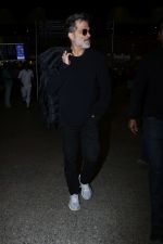 Anil Kapoor Spotted At Airport on 2nd Jan 2018 (12)_5a4c7aa60630e.JPG
