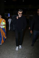 Anil Kapoor Spotted At Airport on 2nd Jan 2018 (13)_5a4c7aa719769.JPG