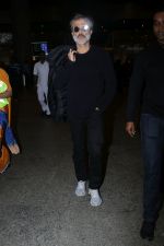 Anil Kapoor Spotted At Airport on 2nd Jan 2018 (15)_5a4c7aa920b80.JPG