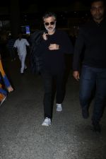 Anil Kapoor Spotted At Airport on 2nd Jan 2018 (18)_5a4c7aabd38f5.JPG
