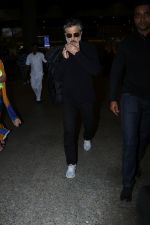 Anil Kapoor Spotted At Airport on 2nd Jan 2018 (19)_5a4c7aacce874.JPG