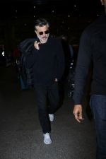 Anil Kapoor Spotted At Airport on 2nd Jan 2018 (5)_5a4c7a9e8e2d5.JPG