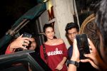 Kriti Sanon and Sister Nupur Sanon Spotted At Spa In Juhu on 4th Jan 2018 (12)_5a4f15eb93bb3.JPG