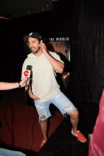 Varun Dhawan At Special Screening Of Film Jumanji Welcome To The Jungle on 4th Jan 2018 (35)_5a4f39836019a.JPG