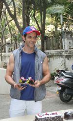 Hrithik Roshan Birthday Celebration With Media on 10th Jan 2018 (1)_5a570102e3028.jpg