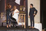 Shweta Nanda, Rahul Khanna at the Launch Of Rukhsana Essa_s Book Golden Code At Jade Banquet Nehru Centre on 11th Jan 2018 (23)_5a58556b325ca.jpg