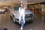 Kriti Sanon Taking The Delivery Of The Audi Q7 on 25th Jan 2018 (14)_5a6ad0bcda9c5.JPG