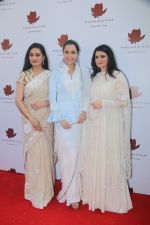 Shraddha Kapoor, Padmini Kolhapure at the Special Event Of Padmasitaa,A Clothing Line Of Padmini Kolhapure And Sita Talwalkar in Riviera Garden on 25th Jan 2018 (22)_5a6ad60b9e1e6.jpg