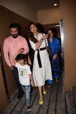 Shilpa Shetty, Raj Kundra with Son Spotted At Pvr on 31st Jan 2018 (6)_5a72ae653219c.JPG