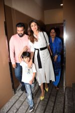 Shilpa Shetty, Raj Kundra with Son Spotted At Pvr on 31st Jan 2018 (8)_5a72ae65d0909.JPG