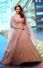Sania Mirza at Lakme Fashion Week 2018 on 3rd Feb 2018 (2)_5a780fd044686.JPG