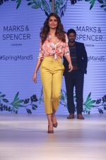 Esha Gupta at Marks & Spencer spring summer collection launch at Fourseasons mumbai on 8th Feb 2018 (15)_5a7d43ace96d0.jpg