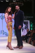Esha Gupta, Ali Fazal at Marks & Spencer spring summer collection launch at Fourseasons mumbai on 8th Feb 2018 (2)_5a7d43b355c4f.jpg