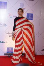 Deepika Padukone at Red Carpet Of Volare Awards 2018 on 9th Feb 2018 (75)_5a7e99a45534c.JPG
