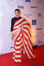 Deepika Padukone at Red Carpet Of Volare Awards 2018 on 9th Feb 2018 (79)_5a7e99a90bee6.JPG