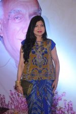 Alka Yagnik at 5th Yash Chopra Memorial Award on 17th Feb 2018 (23)_5a89497f1e027.jpg