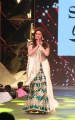 Rashmi Desai at Caring With Style Abu Jani Sandeep Khosla & Shaina NC Fashion Show To Raise Funds For Cancer Patient Aid Association (28)_5a981414b899f.jpg