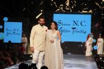 Sagarika Ghatge, Zaheer Khan at Caring With Style Abu Jani Sandeep Khosla & Shaina NC Fashion Show To Raise Funds For Cancer Patient Aid Association (65)_5a98143cb5138.jpg