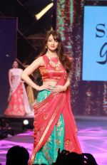 Sandeepa Dhar at Caring With Style Abu Jani Sandeep Khosla & Shaina NC Fashion Show To Raise Funds For Cancer Patient Aid Association (43)_5a9814a028f13.jpg