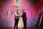 The CM presents the Most Promising Physician Award to Dr Gautam Bhansali of Bombay Hospital at ET Edge Maharashtra Achievers Awards 2018_5a980a321869d.JPG