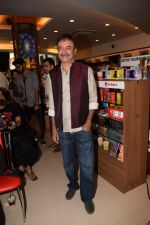Rajkumar Hirani at the book launch of Manjeet Hirani_s book titled _How to be Human - Life lessons by Buddy Hirani_ in Title Waves, Bandra, Mumbai on 5th March 2018 (6)_5a9e37a3dcce2.JPG