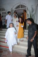 Aishwarya Rai Bachchan, Jaya Bachchan at the Prayer meet for veteran actress shammi in Iskon in juhu, mumbai on 8th March 2018 (6)_5aa2276091e1a.JPG