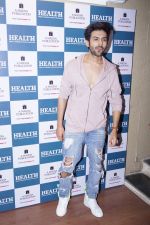 Kartik Aaryan On Cover Page Of Health & Nutrition Magazine on 8th March 2018 (2)_5aa22ad650dd6.JPG