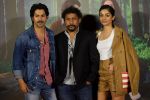 Varun Dhawan, Banita Sandhu, Shoojit Sircar at the Trailer launch of film October in pvr juhu, mumbai on 12th March 2018 (21)_5aa778d1a2b3a.JPG