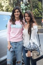 Kriti Sanon And Nupur Sanon Spotted At Juhu For Shoot Of Miss Malini Show on 23rd March 2018 (9)_5ab5f008500ff.JPG