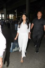 Janhvi Kapoor Spotted At Airport on 27th March 2018 (34)_5abb553fcefb4.JPG