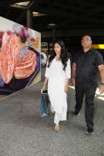 Janhvi Kapoor Spotted At Airport on 27th March 2018 (36)_5abb5543f3cf8.JPG
