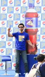 Ranbir Kapoor Launches The New Pepsi Campaign _Kyun Sookhe Sookhe Hi_ on 6th April 2018 (43)_5ac9920fd958a.jpg