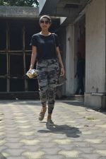  Shilpa Shetty spotted at bandra on 16th April 2018 (4)_5adec03257c7d.JPG